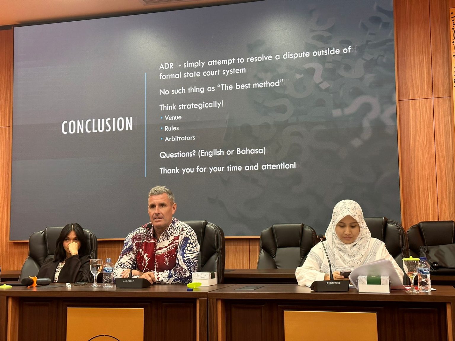 Логотип ala international gmbh. Swift офис. Рф свифт. Мшэ экстернат. Международная альтернатива.